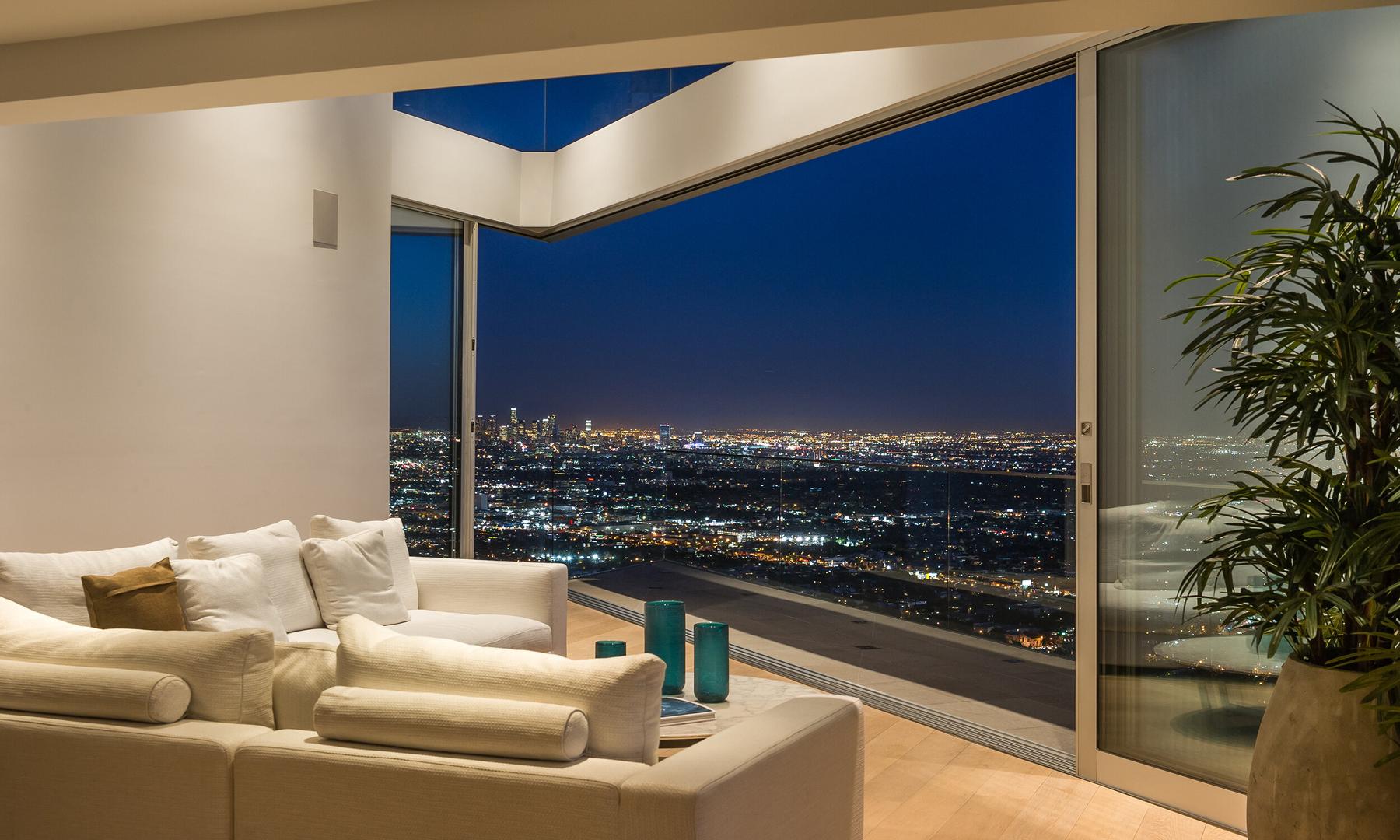 resized_37-Grand-View-element-walls-fences-modern-living-room-aia